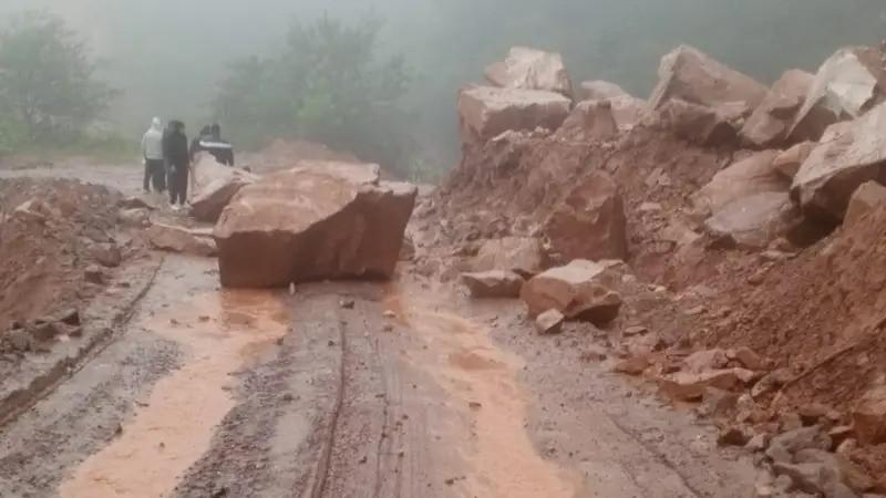 piedras en la carretera