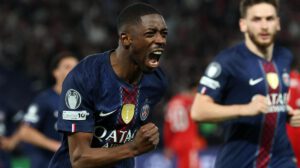 El jugador del PSG Ousmane Dembele celebra el 3-2 durante el partido de ida de semifinales que han jugado Paris Saint-Germain y Bayern Munich en París, Francia. EFE