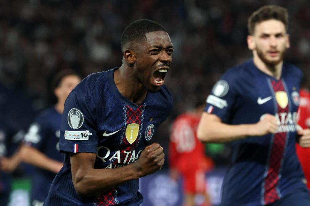El jugador del PSG Ousmane Dembele celebra el 3-2 durante el partido de ida de semifinales que han jugado Paris Saint-Germain y Bayern Munich en París, Francia. EFE