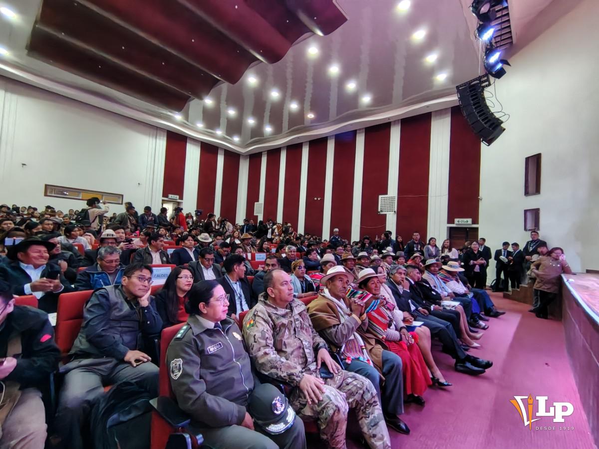 Entrega de credenciales a autoridades electas