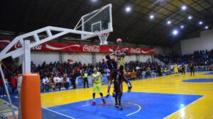 Curso de capacitación entrenadores de básquetbol, Marcelo Mendieta monitor, Coliseo Luis Lazzo Quinteros