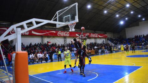Curso de capacitación entrenadores de básquetbol, Marcelo Mendieta monitor, Coliseo Luis Lazzo Quinteros