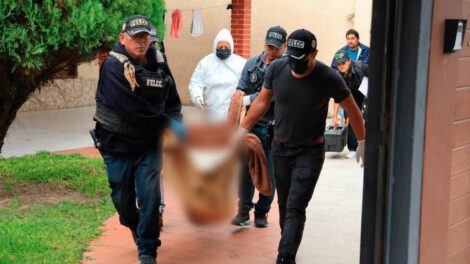 policias y un cuerpo