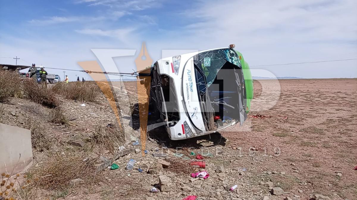 Imagen de cómo va siendo remolcado el bus