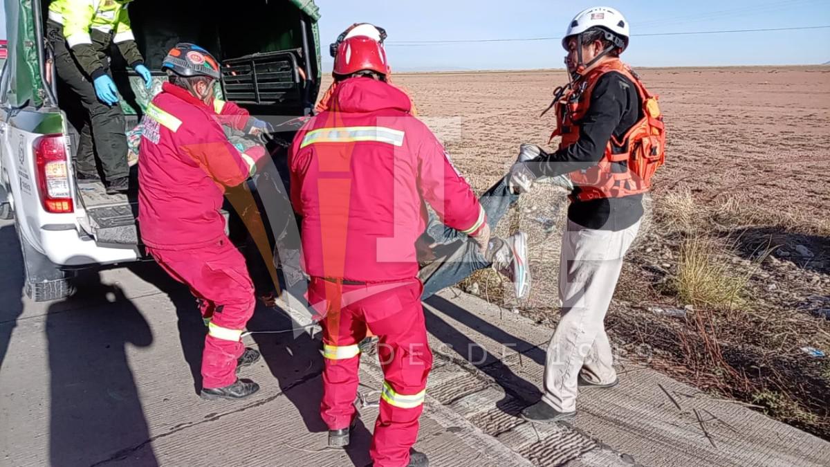 Imagen del traslado de las personas heridas y fallecidas