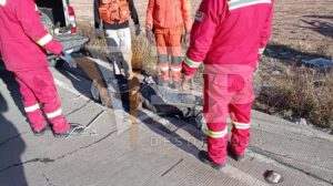 Imagen de cómo van llevando los cuerpos