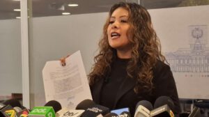 La diputada Jiménez en conferencia de prensa