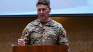 El Mayor General Philip J. Ryan, comandante del Ejército Sur estadounidense, llegó a La Paz