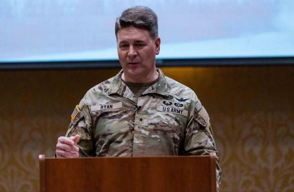 El Mayor General Philip J. Ryan, comandante del Ejército Sur estadounidense, llegó a La Paz