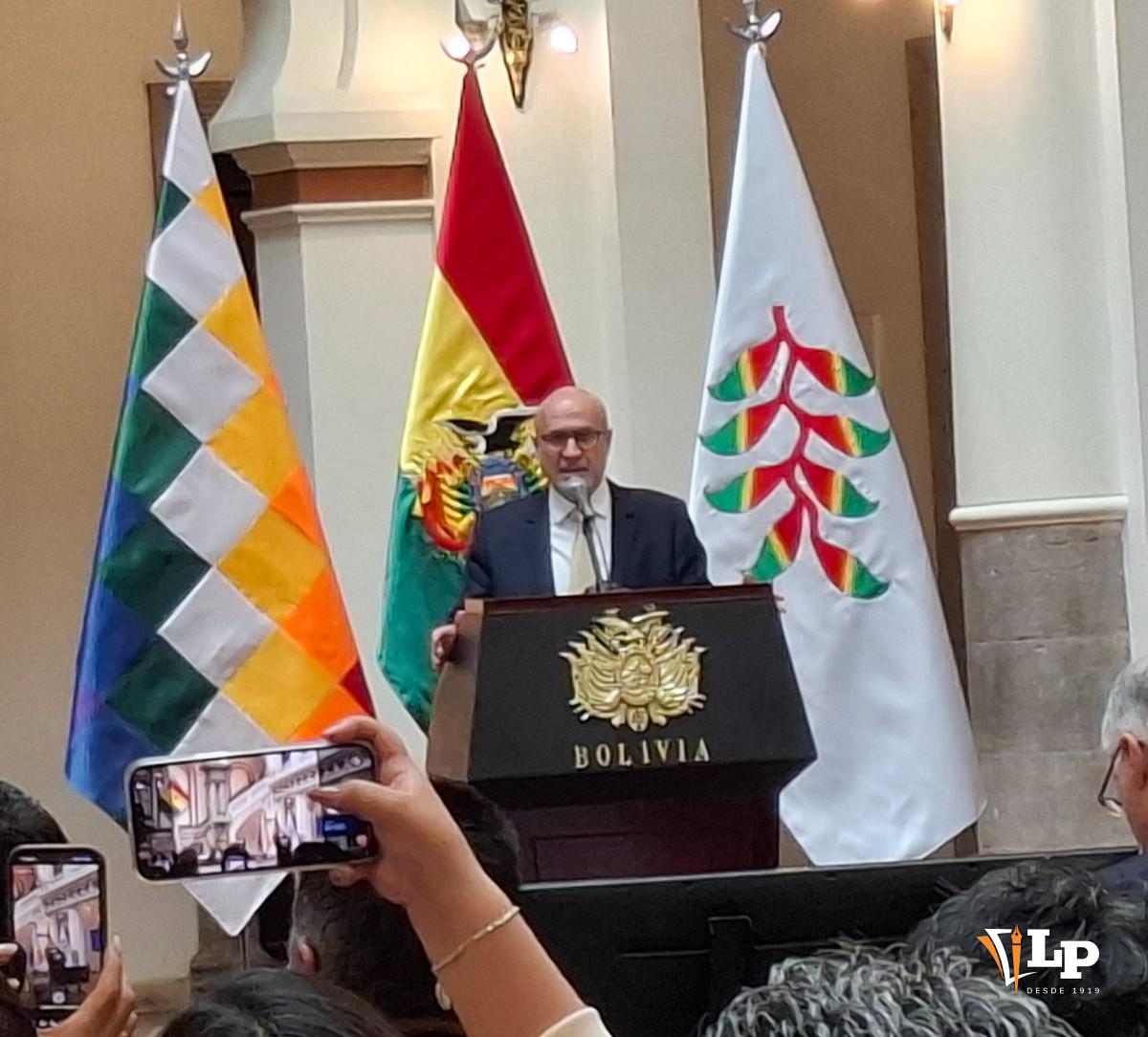 El ministro de la Presidencia, José Luis Lupo, en conferencia de prensa