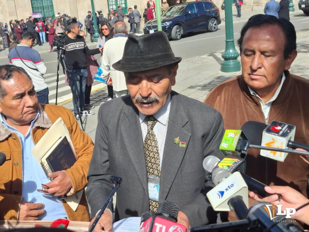 El presidente ejecutivo del Comité Cívico Departamental de La Paz, Adalid Días, en conferencia de prensa