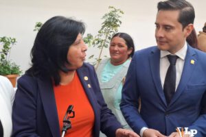 La diputada Claudia Bilbao y el viceministro de Comercio y Logística Interna, Gustavo Serrano