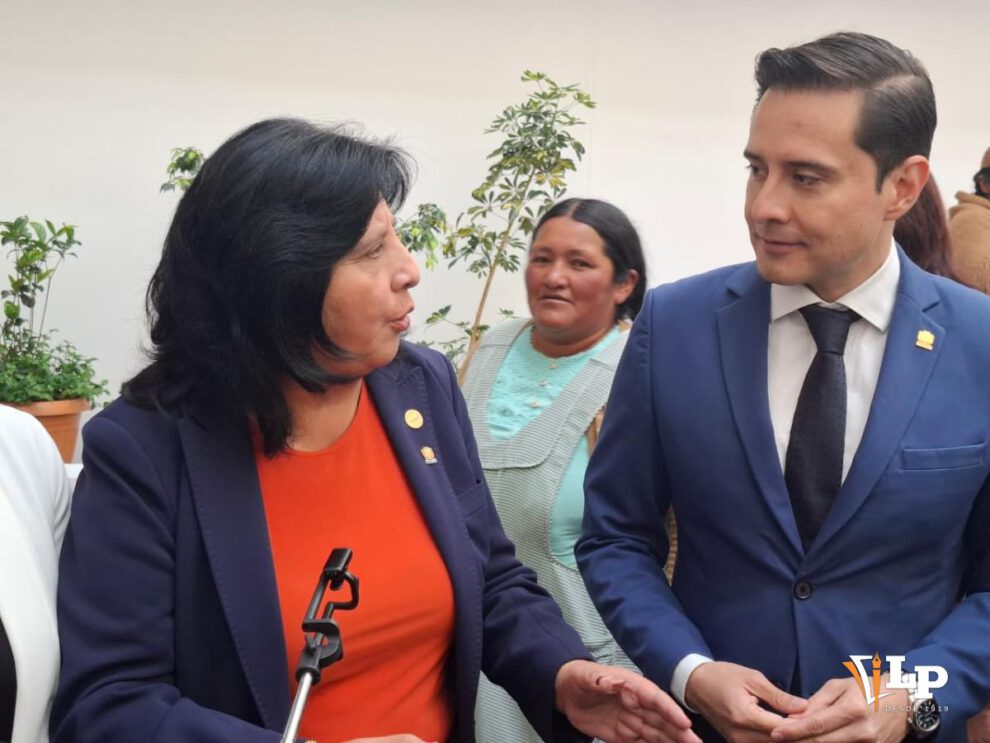 La diputada Claudia Bilbao y el viceministro de Comercio y Logística Interna, Gustavo Serrano
