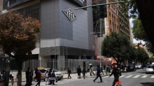 Las oficinas de la petrolera estatal boliviana Yacimientos Petrolíferos Fiscales Bolivianos (YPFB), en La Paz (Bolivia)
