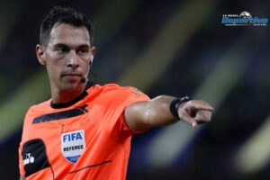 Facundo Tello árbitro FIFA dirigiendo partido Bolivia contra Colombia