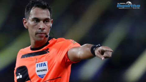 Facundo Tello árbitro FIFA dirigiendo partido Bolivia contra Colombia
