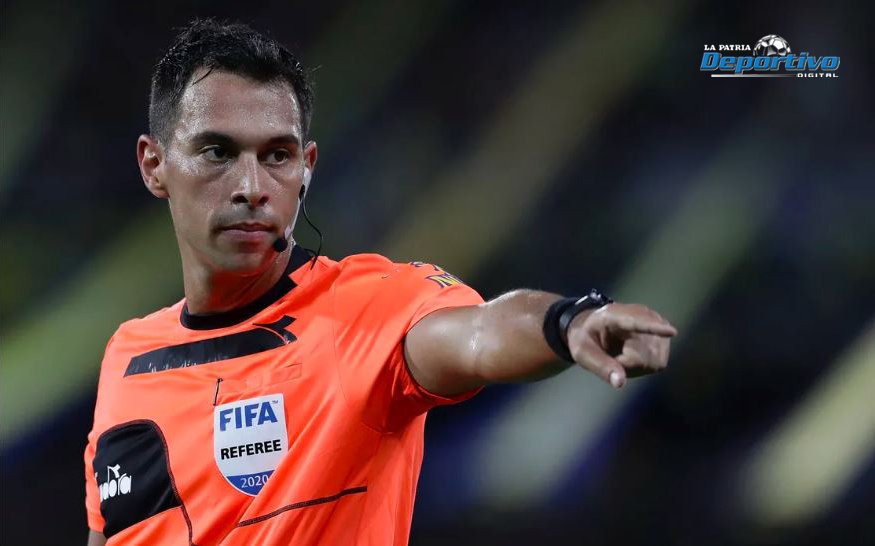 Facundo Tello árbitro FIFA dirigiendo partido Bolivia contra Colombia