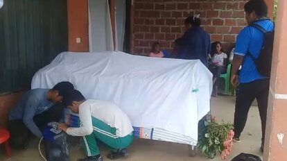 La familia vela a la víctima del conflicto de tierras en Guarayos