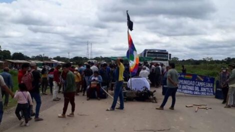Bloqueo en la ruta a Beni por avasallamiento de un predio de Ostreicher