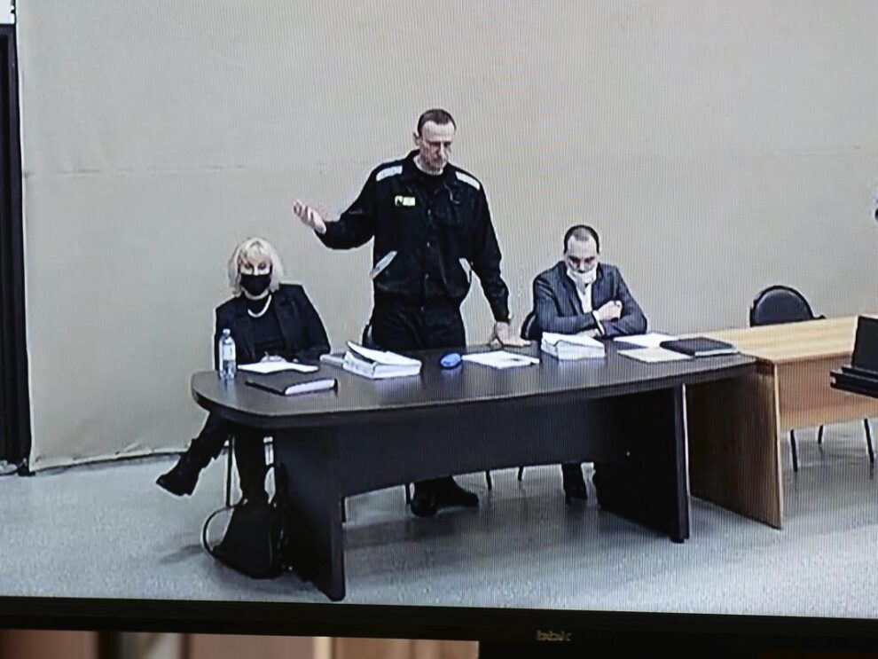 Alexei Navalny condenado a nueve años de prisión en Rusia