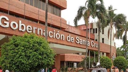 Allanan la Gobernación de Santa Cruz por el caso del Decreto 373