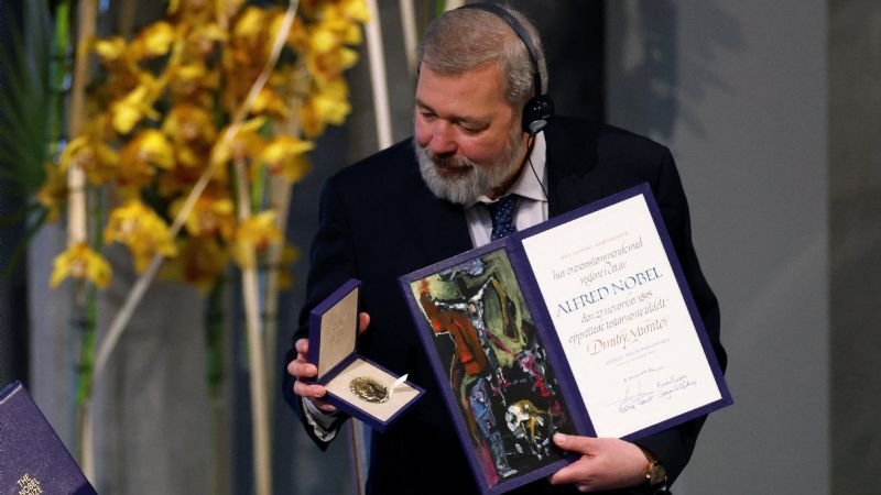 Dmitri Muratov dona su medalla del Premio Nobel de la Paz para ayudar a refugiados ucranianos