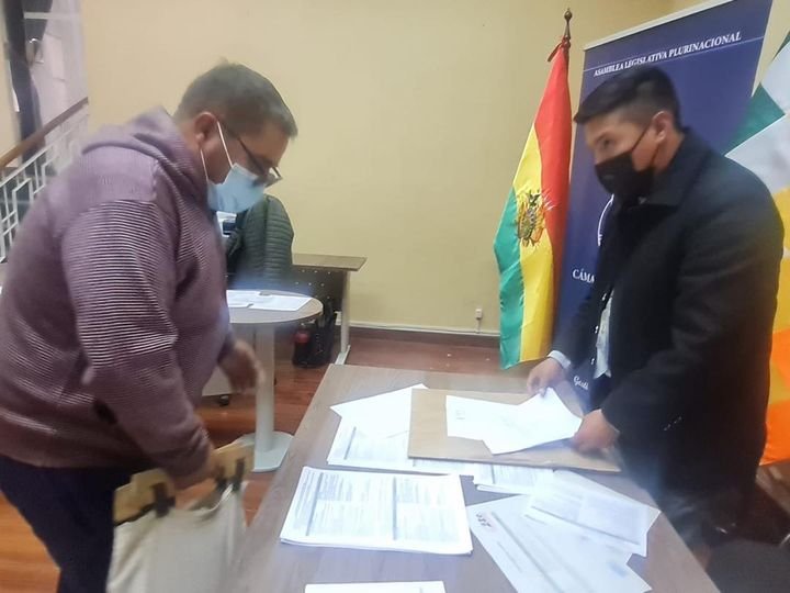 Ramiro Sanjinés, el primer postulante inscrito en la Asamblea Legislativa Plurinacional para Defensor del Pueblo