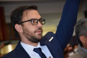 Interpelación a Del Castillo por informe insuficiente