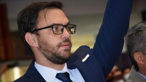 Interpelación a Del Castillo por informe insuficiente