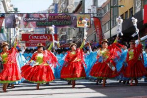Presentación de la festividad del Gran Poder en La Paz