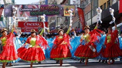 Presentación de la festividad del Gran Poder en La Paz