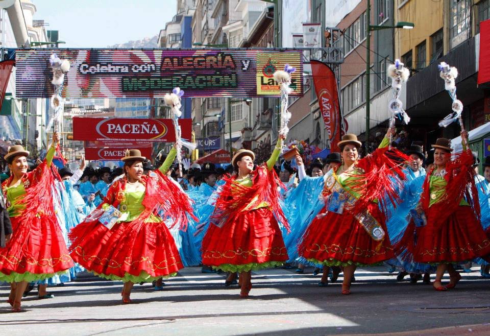 Presentación de la festividad del Gran Poder en La Paz
