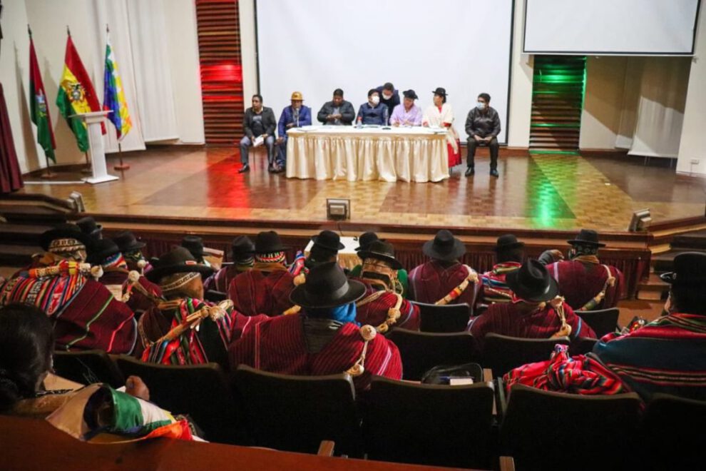 Gobierno y Provincia Ingavi dialogan sobre la carretera Doble vía