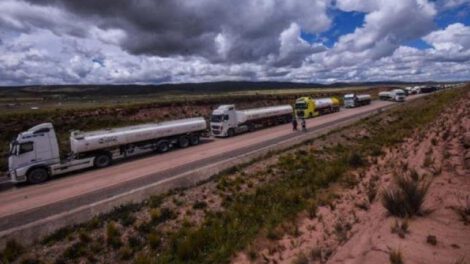 Ruta alterna Tambo Quemado habilitada por Aduana Nacional ante bloqueos en Desaguadero