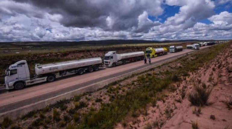 Ruta alterna Tambo Quemado habilitada por Aduana Nacional ante bloqueos en Desaguadero