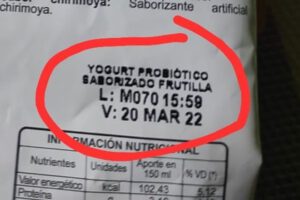 Desayuno escolar con fecha vencida encontrado en La Paz