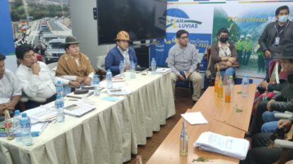 Diálogo del Gobierno y Gobernación paceña sobre la carretera Río Seco – Desaguadero