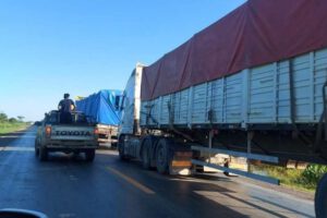 Bloqueos en Santa Cruz afectan el transporte y la economía