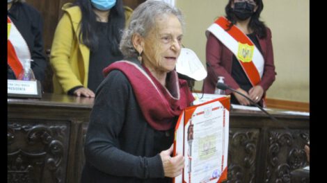 Amparo Carvajal, activista de Derechos Humanos, recibe reconocimiento en Potosí