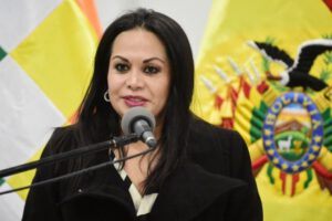 Roxana Lizárraga denuncia violación a sus derechos