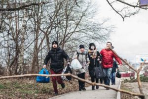 Evacuaciones de civiles en Ucrania a través de corredores humanitarios