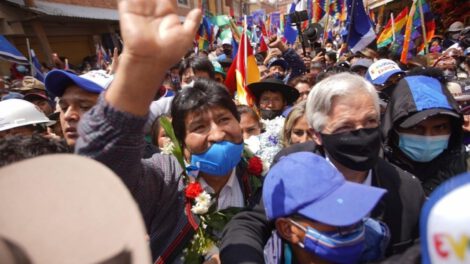 Evo Morales afirma que el MAS enfrenta nuevos ataques de la derecha golpista