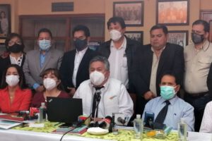 Médicos instan al ministro de Salud que los escuche