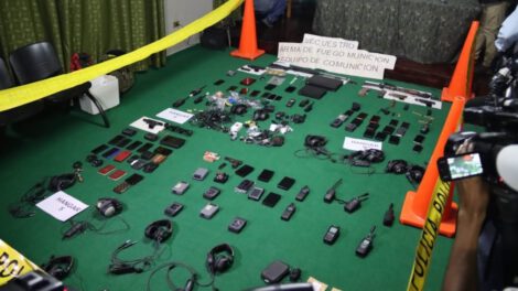 Aprehendidos en La Cruceña durante operativo del Ministerio de Gobierno