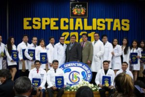 Graduación de médicos especialistas del Complejo Hospitalario