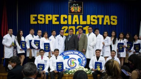 Graduación de médicos especialistas del Complejo Hospitalario