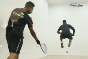 Equipo boliviano de raquetbol compitiendo en el Panamericano