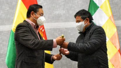 Luis Arce entrega el Bastón de Mando a David Choquehuanca