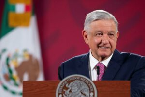 López Obrador impulsa referéndum sobre su propio mandato
