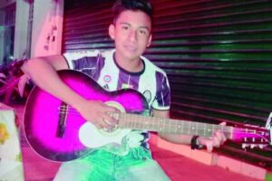 Estudiante muere tras ser golpeado por su expareja